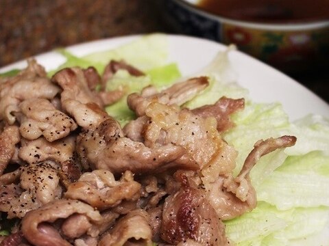 ポン酢でさっぱり 簡単 焼き豚肉とレタスの料理